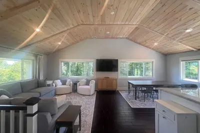 Image de Charming 3-bedroom house in Plum Beach on a beautiful lot with WiFi and Ac
