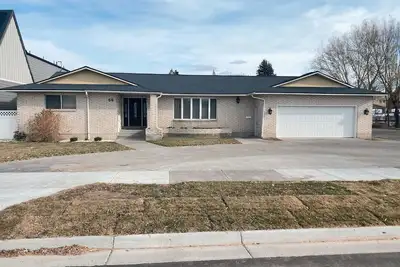 Image de Spacious, family-friendly, great for gathering. Duplex upstairs unit in Rexburg