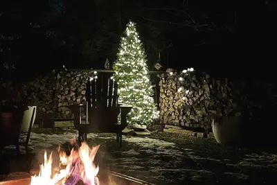 Image de 5br minutes to Lambeau w\/ WiFi, Grill & Firepit - Walk to stores & restaurants