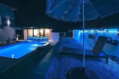 Image de House Pool Jacuzzi - Villa with Swimming Pool