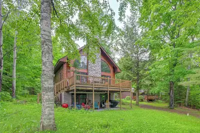 Image de Peaceful White Sand Lake House w/ Dock & Deck!