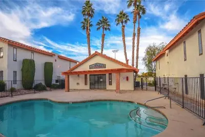 Image de Condo close to the strip, Unlv & Sunrise Hospital