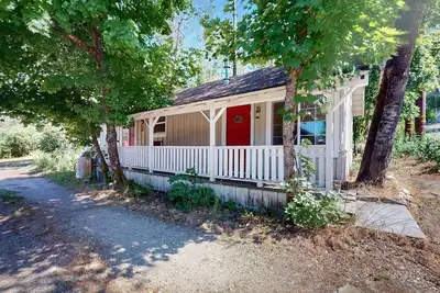 Image de Vintage cottage, dog friendly, W/D, near cross country skiing & hiking