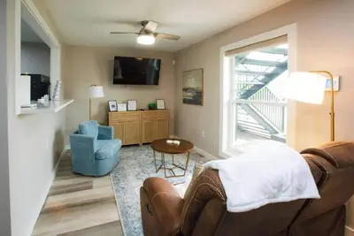 Image de Cozy 1-bedroom apartment in charming Enterprise with WiFi, Ac