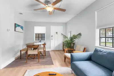 Image de Sunset Bungalows - Big Blue: Heated Pool, Fenced, near Beach and Dt