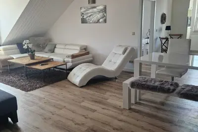 Image de Vacation apartment with fully equipped kitchen, extra bedroom & bathtub in the bathroom