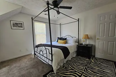 Image de Nfl House – 1Train Ride Away-7Min to Train Station, 8-Guests, 4-BRDs, Game Room