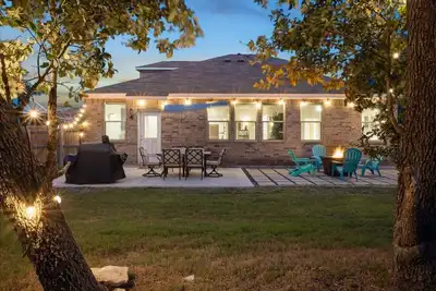 Image de Spacious San Marcos Retreat w/Fire Pit, Pool Table & Near Txst + Outlet Mall