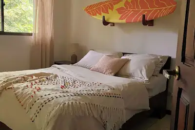Image de 1 Bdrm by resort pool walking distance to beach