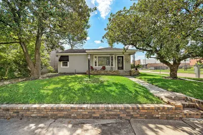 Image de Cheerful Bungalow with Spa Retreat near Universities, Medical Center & Downtown!