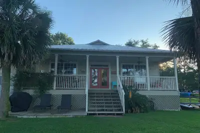Image de Bring your boat: 3 bedroom home with dock space for your boat