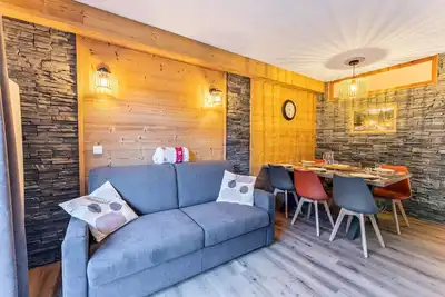Image de Renoviertes Apartment mit Terrasse gegenüber den Pisten