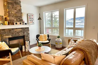 Image de Cozy holiday cottage with a Boho flair at LaCasa Resort, Kelowna!