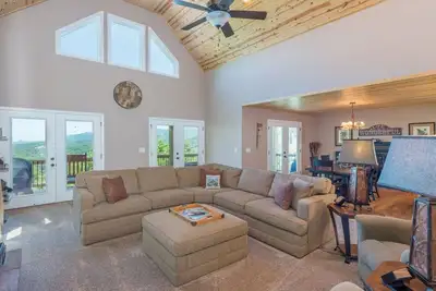Image de Almost Bearadise | Brand New 5 Bedroom Home with Views