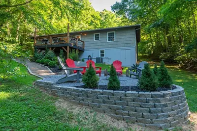 Image de Beary Cozy | Pets, Work Station & 20 Min. from Avl
