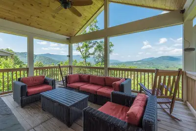Image de Breath of Heaven | Hot Tub, Grill & Mountain Views!