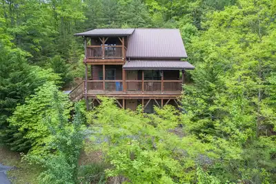 Image de Firefly Lodge | Private Log Cabin with Gas Grill & Mountain Views!