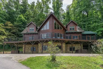Image de Grandview Lodge | Large 4 Bedroom Mountain Cabin with Hot Tub & Views!