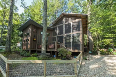 Image de Outside Inn | Screened-in Porch & Close to Town