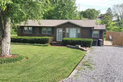 Image de Charming 3-bedroom house with private patio, 20min to dwntn Nashville/ Airport