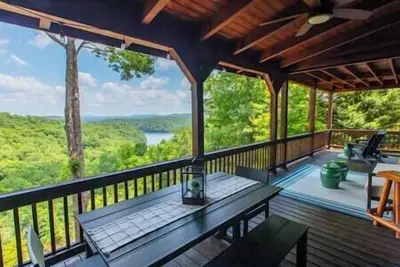 Image de Luxury Renovated | Lake & Mountain Views | Hot Tub