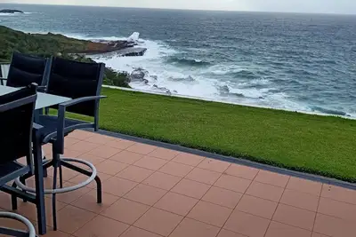 Image de Oceanfront, Port Kembla \n-  Sleeps 10\n-  4 Bedrooms\n-  + Foldout\n-  Great Views\n