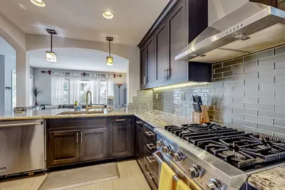 Image de Relaxing retreat w\/ hot tub, enclosed yard, & dog friendly