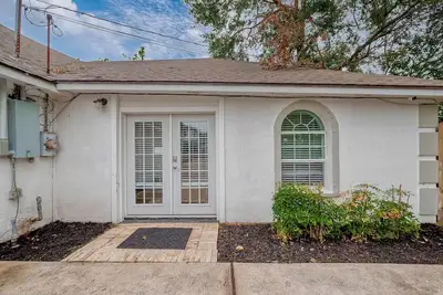 Image de The Du—Charming 1 Br Bungalow in Garden Oaks