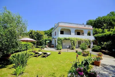 Image de Villa Marianna: A bright and cheerful apartment that covers the entire ground floor of a villa situated on a promontory facing the sea, with Free Wi-Fi.