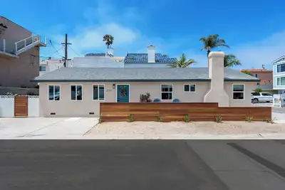 Image de Steps To The Ocean - New 3 bed/2 bath Silver Strand Oasis 1 House from the Beach