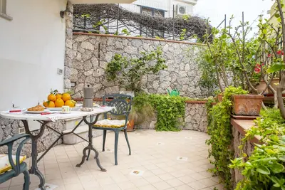 Image de Cozy 1-bedroom apartment in welcoming Taormina with Ac, WiFi, Jacuzzi & Garden.