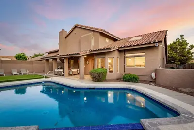Image de 4 King Beds | 3 Showers | Pool, Hottub & Putt Grn.