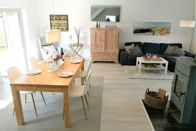 Image de Pure relaxation. Fantastic vacation home with terrace and garden. Only 4km from BĂĽsum.
