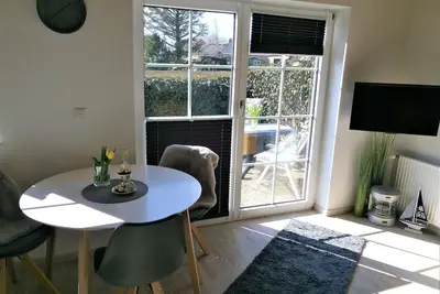 Image de Urlaub Genießen in Diesem Schicken Ferienhaus mit Sonnenterasse in Ruhiger Lage