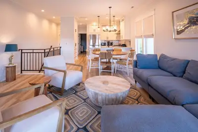 Image de New Luxury Duplex, Short walk to Beach - Blue Pearl