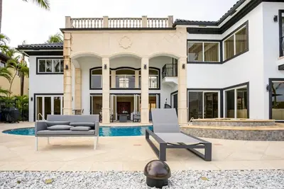 Image de Azure Point by Rove | Heated Pool, Hot Tub w\/Dock