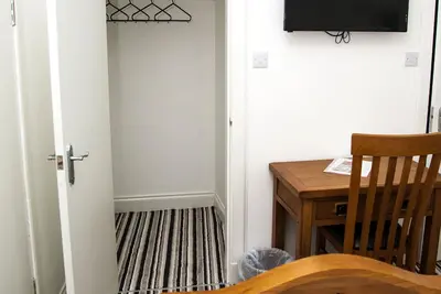 Image de Maze Serviced Apartment is located in Ayr. Hosting a bar and snack bar