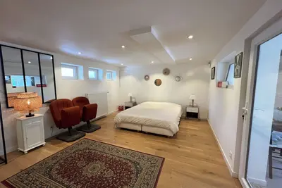 Image de Studio indépendant avec jardin et jacuzzi