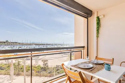 Image de Appart avec loggia sur le port et vue mer, climatisé. 4 pers max  /2 lits