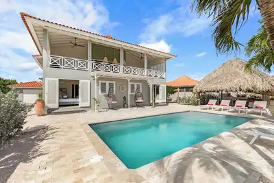 Image de Spacious 12 person villa with indoor apartment, private pool and sea view