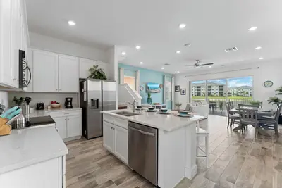 Image de Way Too Many Bottles – 3 Bdr Waterfront For 6 in Desirable Margaritaville!