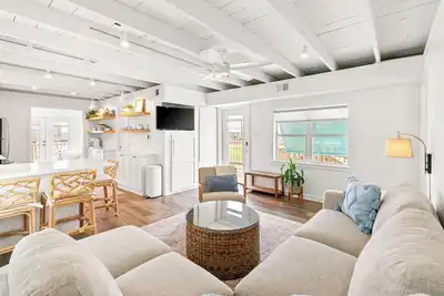 Image de Upscale 2nd Row Stay - Water Views - King + Queen