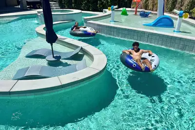 Image de Lazy River, Pedal boats, Splash Park, Water slide, Theater, Arcade games, V/ball