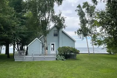 Image de Lakefront home on breathtaking Lake Huron.