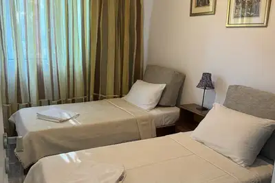 Traditional 3-bedrooms apartment with swimming pool, Ac in Meronas