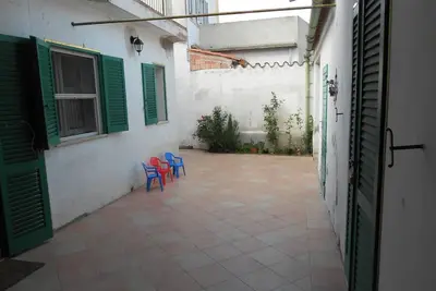 Image de Detached house with courtyard and terrace, near the sea. Ideal for families.