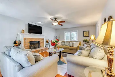 Image de Powder Springs Home w/ Grill: 11 Mi to Six Flags!