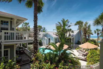 Charming 2-bedroom beachfront cottage on Indian Rocks Beach