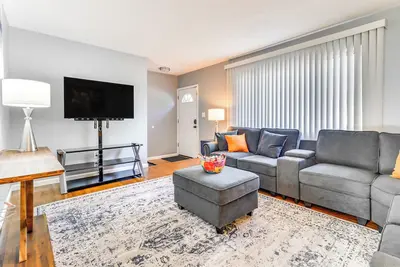 Image de Spacious Inkster Home: Patio, Yard, 2 Living Areas
