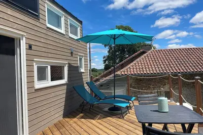 Image de Tiny House La Samorienne, avec spa et sauna privatif.